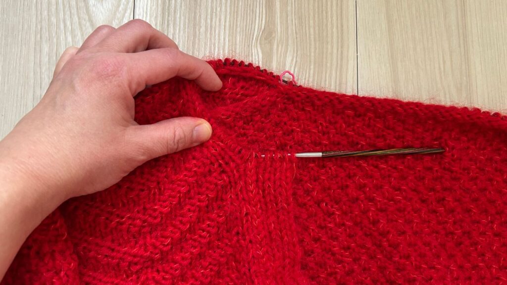 Artisane Cardigan 前立てを袋編みでの編み途中